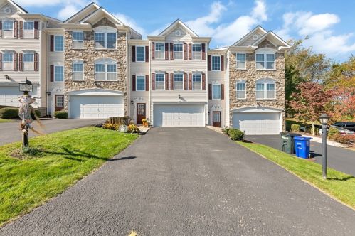 1002 Canterbury Dr, Imperial, PA 15126-9174