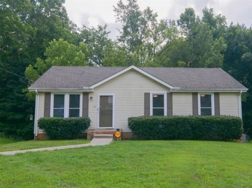 1229 Cottonwood Dr, Clarksville, TN 37040-4716