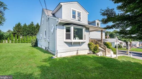 2948 Larkin Rd, Boothwyn, PA 19061-2205