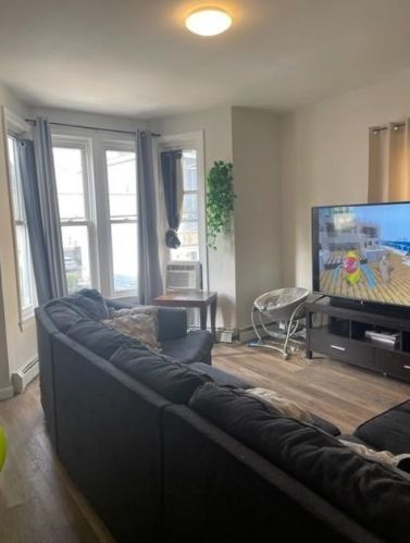 220 Amherst St, Providence RI 02909-2639 exterior