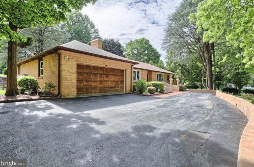 838 Kiehl Dr, Lemoyne PA  17043-1205 exterior