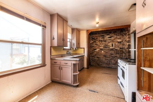 9325 Foster Rd, Downey CA  90242-4656 exterior