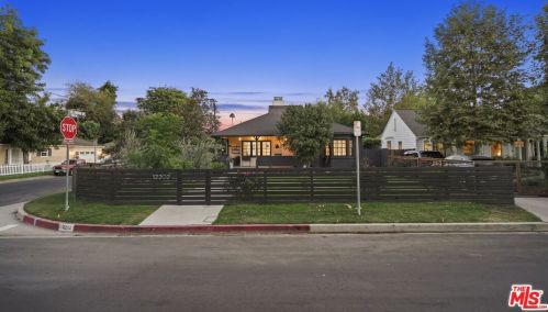 12202 Hartsook St, North Hollywood CA  91601-3961 exterior