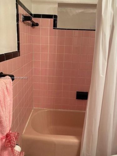 874 70th Pl, Hialeah FL  33014-5220 exterior