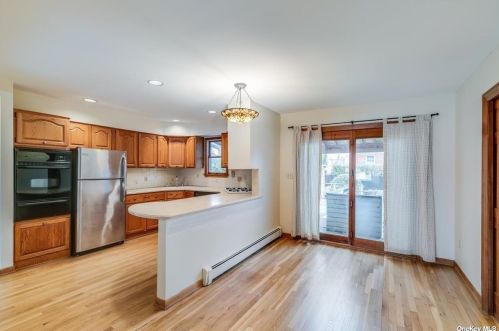 71 Ellen St, Bethpage NY  11714-2924 exterior