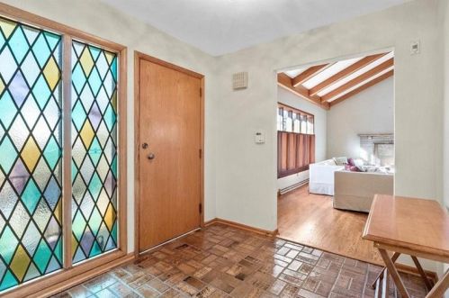 751 Pinetree Rd, Pittsburgh, PA 15243-1043