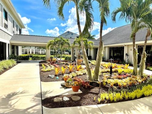 900 Arbor Lake Dr, Naples FL  34110-8695 exterior