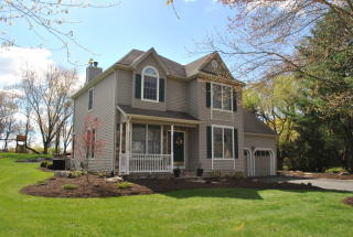 216 Stonehenge Dr, Delaware Park, NJ 08865-2040