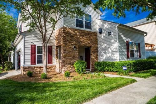 9104 Meadowmont View Dr, Charlotte, NC 28269-6200