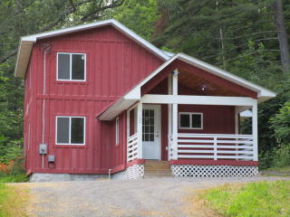 52 Pine Crest Dr, Morrisonville, NY 12962-3706