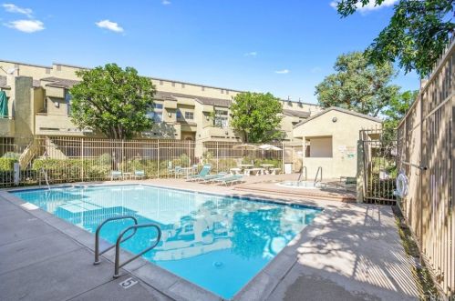 15361 Hunsaker Ave, Paramount CA 90723-3779 exterior