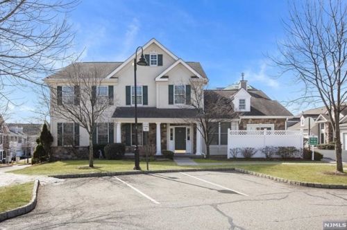 65 Quarry Dr, West Paterson, NJ 07424-4200