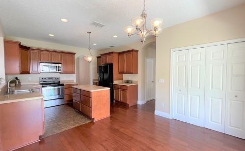 438 Palm Dr, Sanford FL  32771-9502 exterior