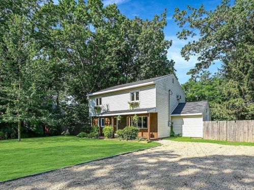 174 Avenue A, Holbrook, NY 11741-1438