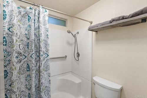 7442 Altiva Pl, Carlsbad CA 92009-6412 exterior