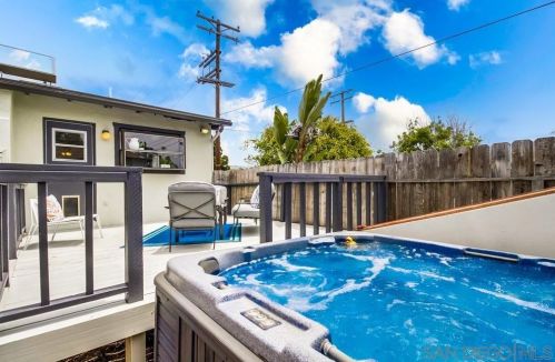 2070 Cable St, San Diego CA 92107-3313 exterior