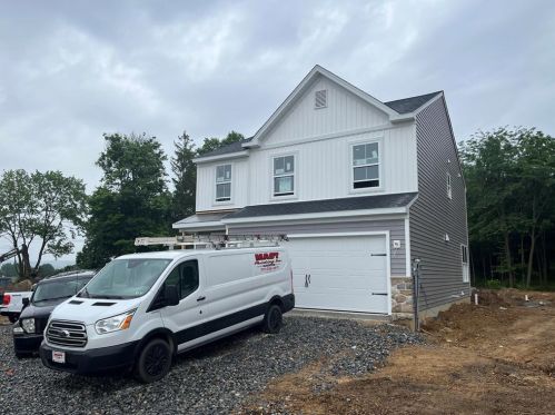 9524 Newtown Rd, Breinigsville, PA 18031-1813