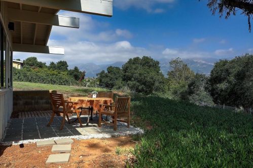 1040 Veronica Springs Rd, Santa Barbara CA  93105-4532 exterior