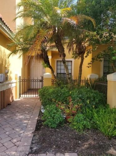 7372 Bristol Cir, Naples FL  34120-0694 exterior