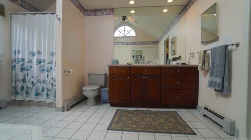 8 Menayas Ct, Washingtonville NY  10992-2032 exterior