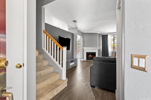 27610 Iris Pl, Santa Clarita, CA 91384-3778