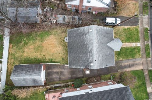 507 Beech St, New Hyde Park, NY 11040-3825