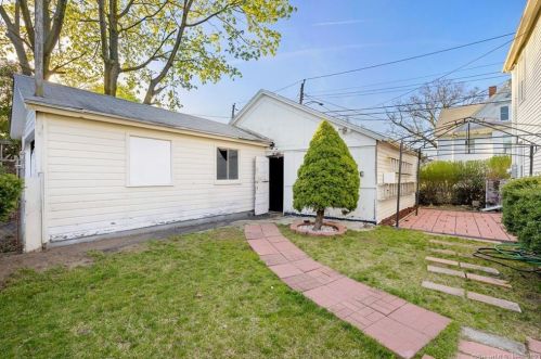 1 Holbrook Ct, Ansonia CT  06401-1704 exterior