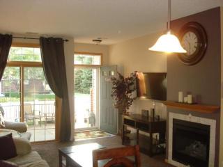 3738 Vermilion Ct, Saint Paul, MN 55122-3153
