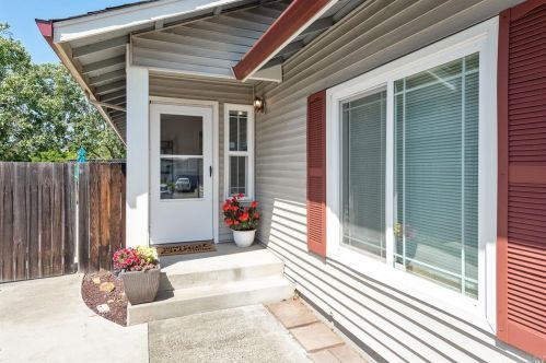 2239 Truckee Dr, Santa Rosa, CA 95401-9197