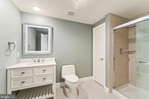 43530 Butler Pl, Leesburg VA 20176-7428 exterior