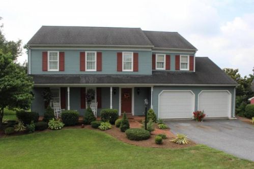 92 Rosewood Dr, Brownstown, PA 17508-5089