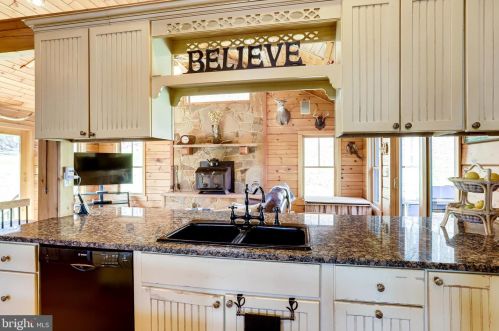 3714 Mountain Rd, Haymarket VA  20169-1739 exterior