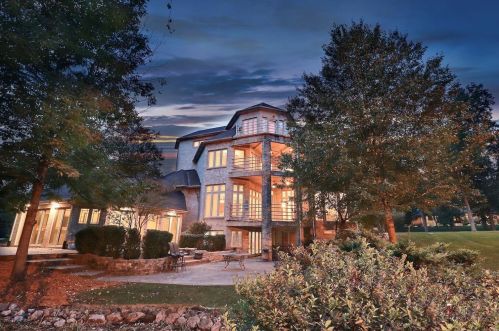 408 Woodland Estates Dr, Valpo, IN 46385-9202