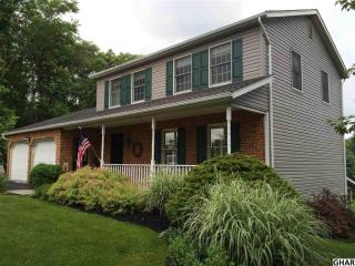 145 Briarwood Ln, Carlisle, PA 17015-7997