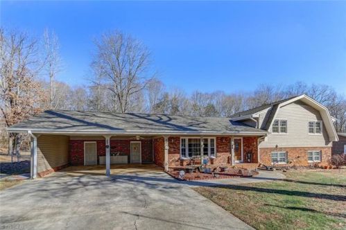 131 Greenbriar Dr, Reidsville, NC 27320-8322