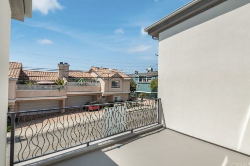 2302 Felton Ln, Redondo Beach, CA 90278-2604