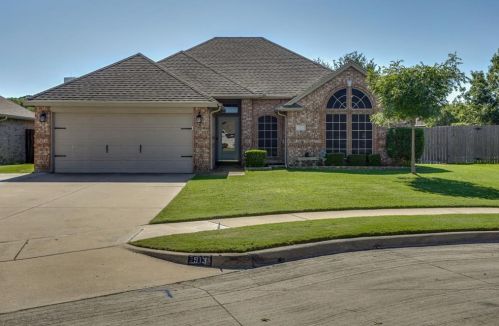 913 Raenae Dr, Burleson, TX 76028-5181