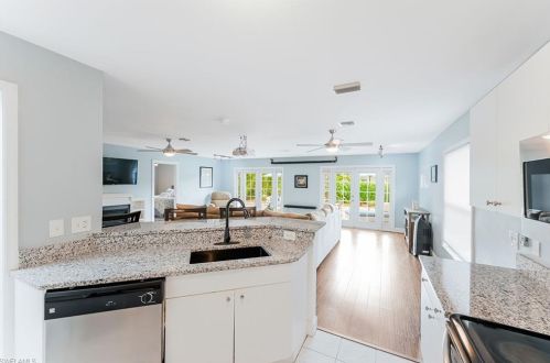 247 Stanhope Cir, Naples FL 34104-0810 exterior