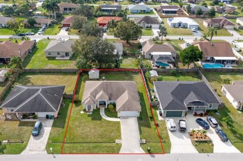 2032 Hampshire Ln, Fort Pierce, FL 34953-2053