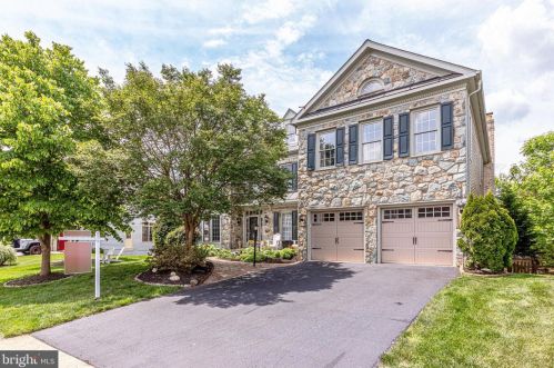 12664 Crabtree Falls Dr, Bristow, VA 20136-2161