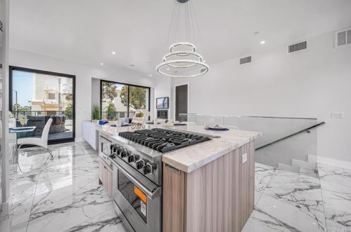 242 Broadway, Redondo Beach CA  90277-3332 exterior