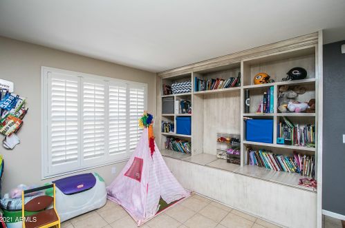 1434 Spur Ave, Gilbert AZ  85296-1946 exterior