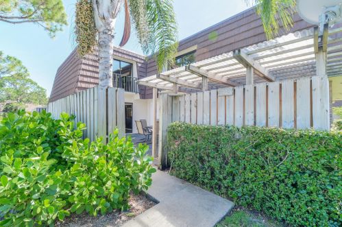 502 5th Ln, West Palm Beach, FL 33418-3549