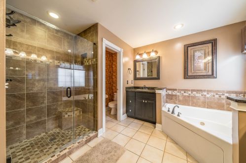 9663 Manassas Dr, Florence KY  41042-8318 exterior