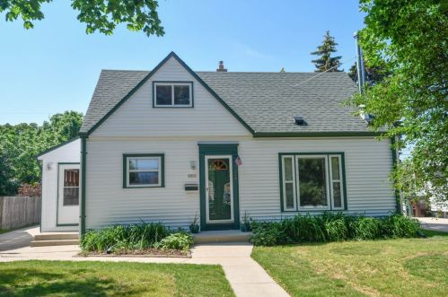 1911 Norwich Ave, Milwaukee WI 53235-4733 exterior