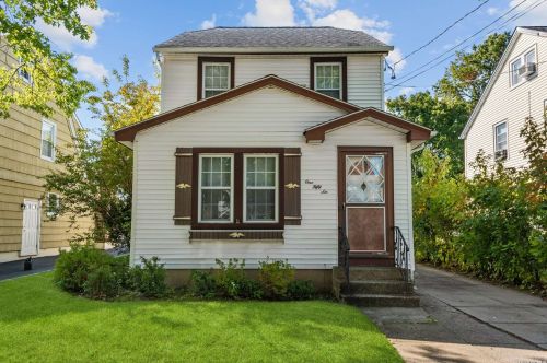 156 Capitol Ave, Williston Park NY  11596-1118 exterior