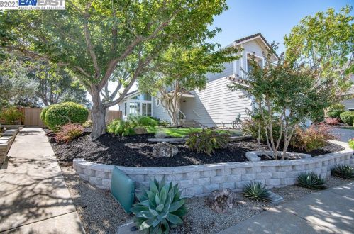 7336 Las Palmas Way, Pleasanton CA  94568-2775 exterior