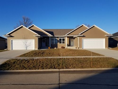 360 Shannon Dr, Robins, IA 52328-4706