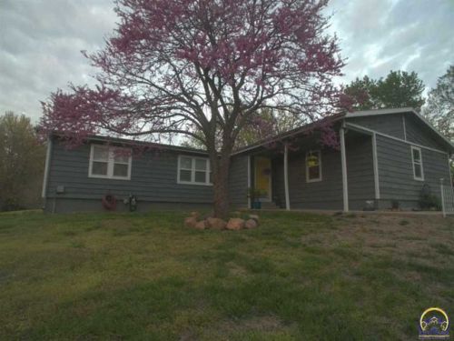 3916 Tecumseh Rd, Tecumseh KS  66542-9585 exterior