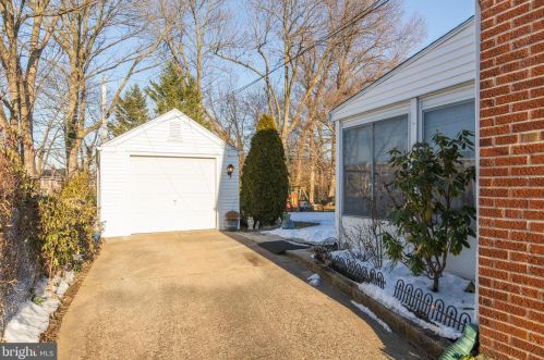 411 Perry St, Ridley Park, PA 19078-3726